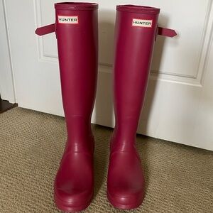 Hunter original tall rain boots size 8, pink